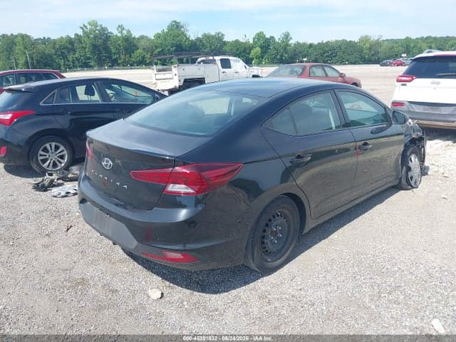 2019 HYUNDAI ELANTRA SE 4