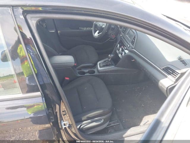 2019 HYUNDAI ELANTRA SE 5