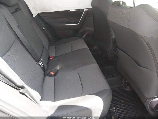 2025 TOYOTA RAV4 XLE 8