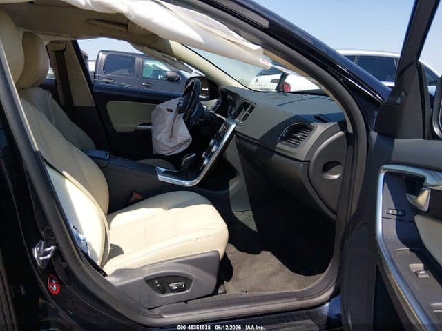 2017 VOLVO V60 T5 5