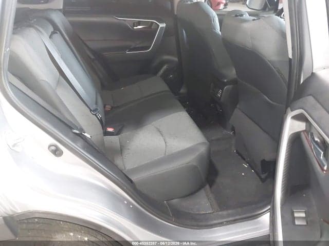 2021 TOYOTA RAV4 XLE 8