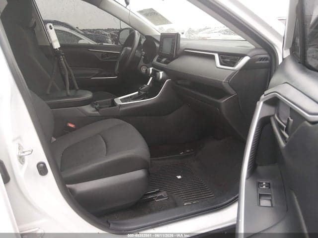 2019 TOYOTA RAV4 LE 5