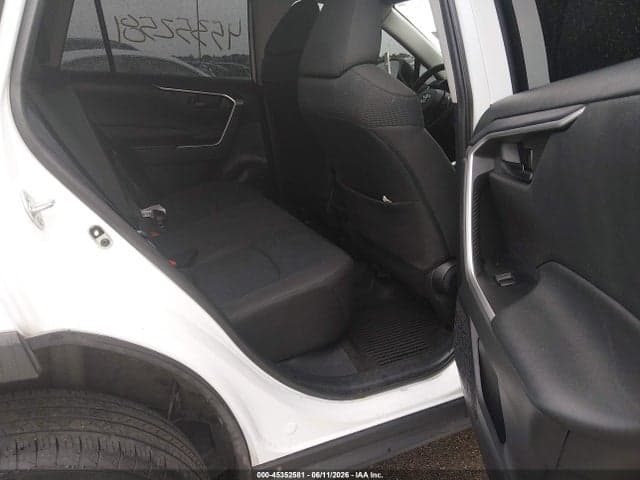 2019 TOYOTA RAV4 LE 8
