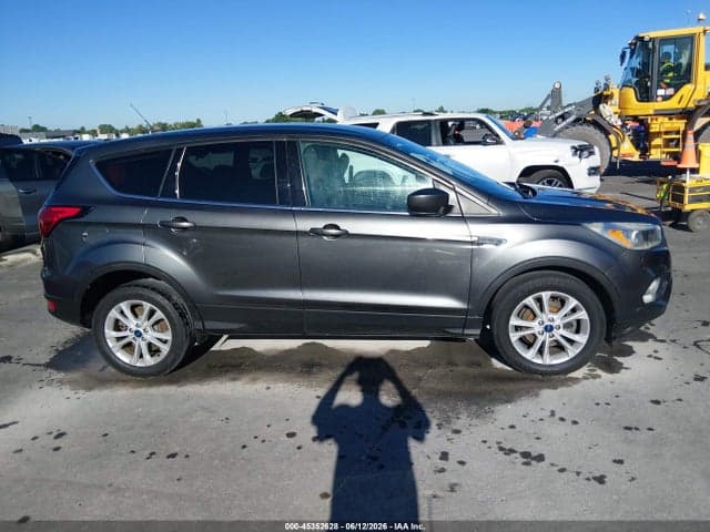 2019 FORD ESCAPE SE 18