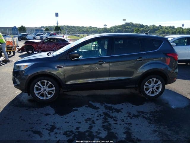 2019 FORD ESCAPE SE 19
