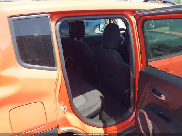 2017 JEEP RENEGADE LATITUDE FWD 8
