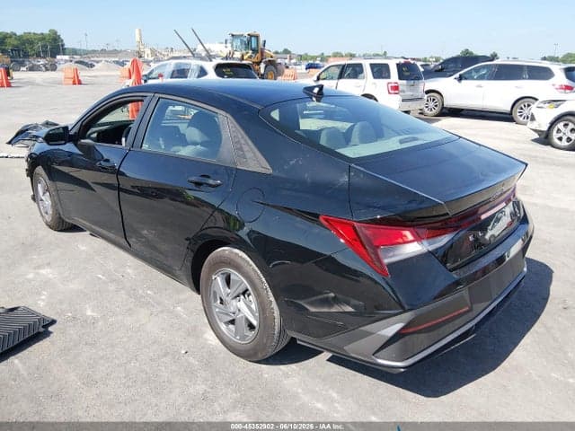 2025 HYUNDAI ELANTRA SE 3