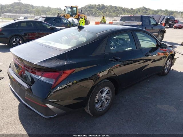 2025 HYUNDAI ELANTRA SE 4