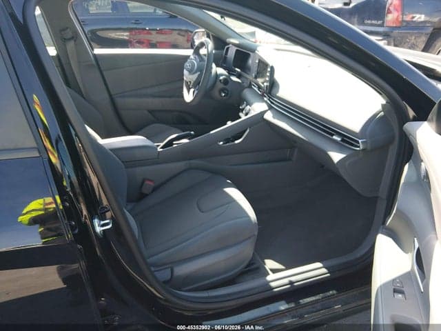 2025 HYUNDAI ELANTRA SE 5