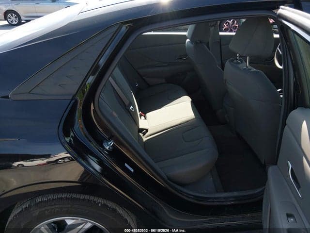 2025 HYUNDAI ELANTRA SE 8