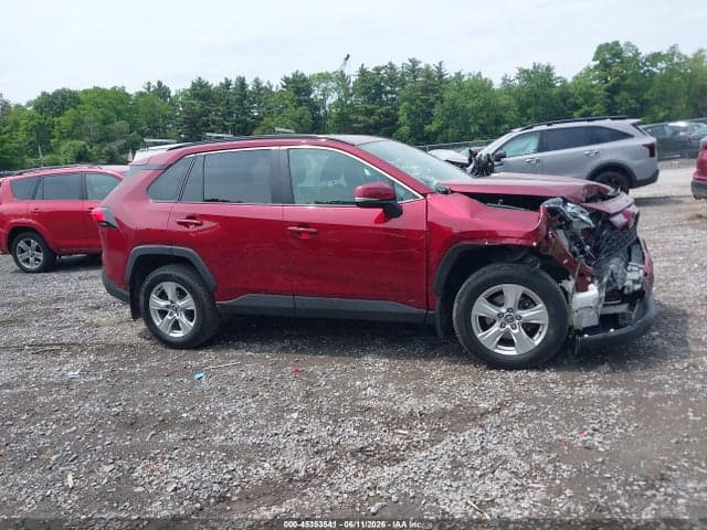 2021 TOYOTA RAV4 XLE 13