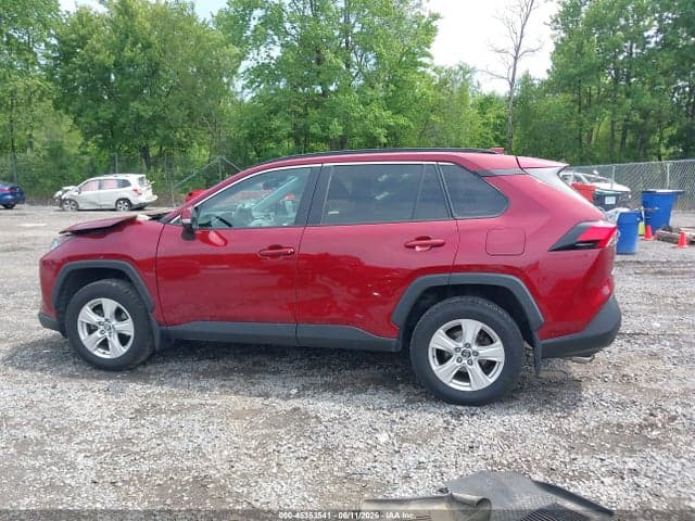 2021 TOYOTA RAV4 XLE 14
