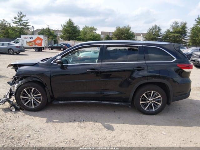 2018 TOYOTA HIGHLANDER XLE 14