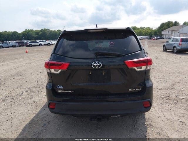 2018 TOYOTA HIGHLANDER XLE 16