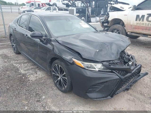 2019 TOYOTA CAMRY SE 1