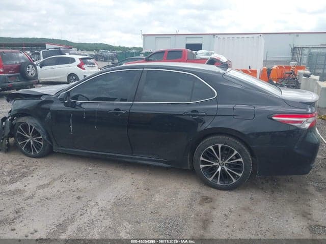 2019 TOYOTA CAMRY SE 14