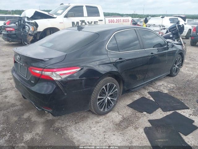 2019 TOYOTA CAMRY SE 4