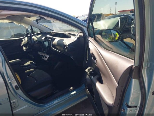 2018 TOYOTA PRIUS THREE 5