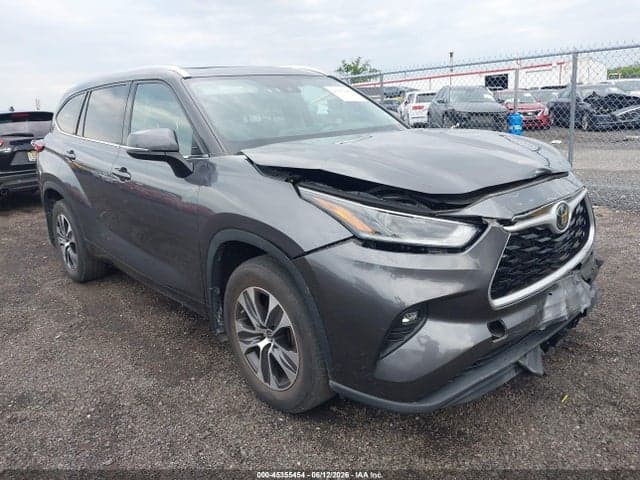 2021 TOYOTA HIGHLANDER XLE - 1