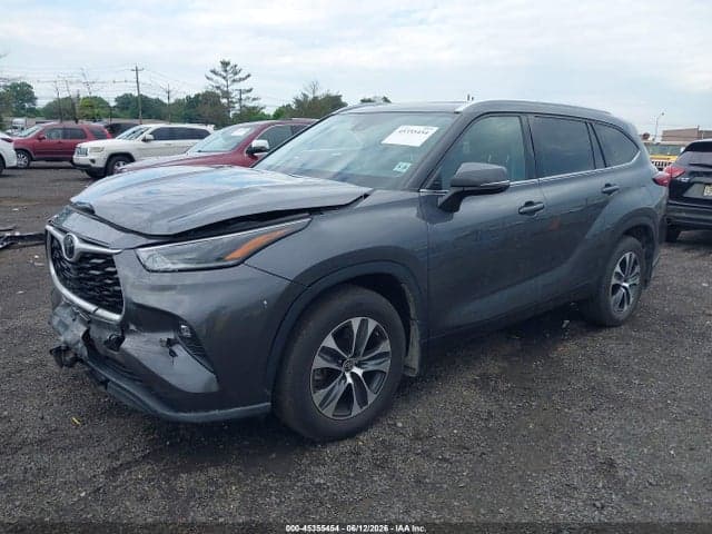 2021 TOYOTA HIGHLANDER XLE 2