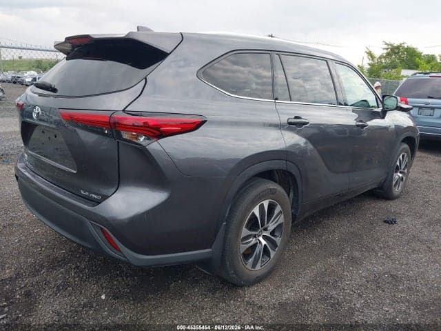 2021 TOYOTA HIGHLANDER XLE 4