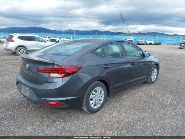 2020 HYUNDAI ELANTRA SE 4