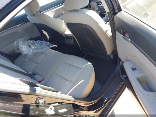 2017 HYUNDAI ELANTRA SE 8