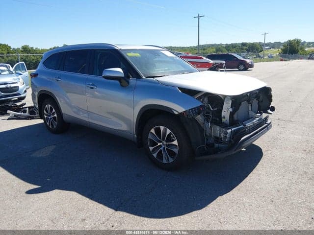 2024 TOYOTA HIGHLANDER XLE 1
