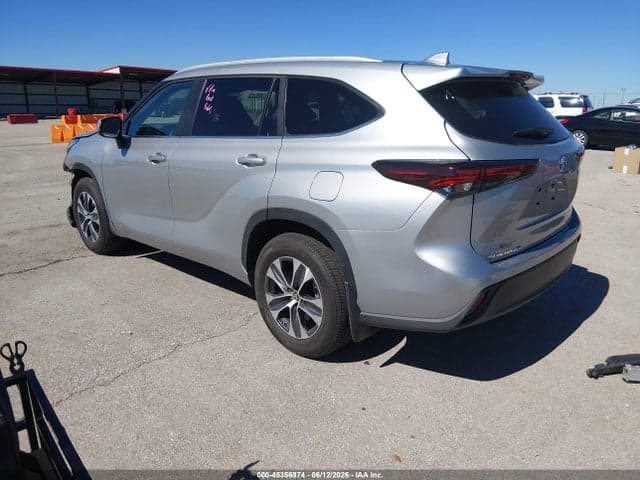 2024 TOYOTA HIGHLANDER XLE 3