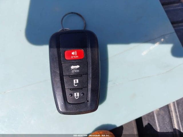 2018 TOYOTA CAMRY XLE 11