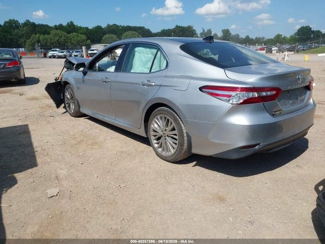 2018 TOYOTA CAMRY XLE 3