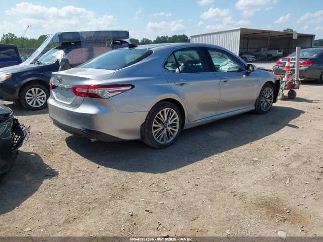 2018 TOYOTA CAMRY XLE 4