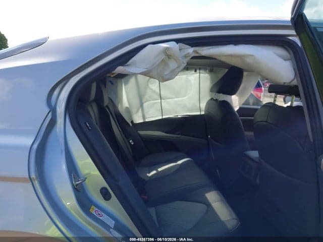 2018 TOYOTA CAMRY XLE 8