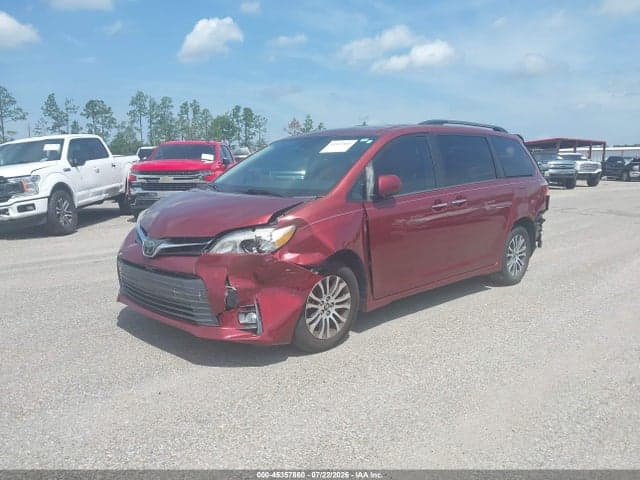 2018 TOYOTA SIENNA XLE 8 PASSENGER 2