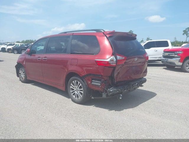 2018 TOYOTA SIENNA XLE 8 PASSENGER 3