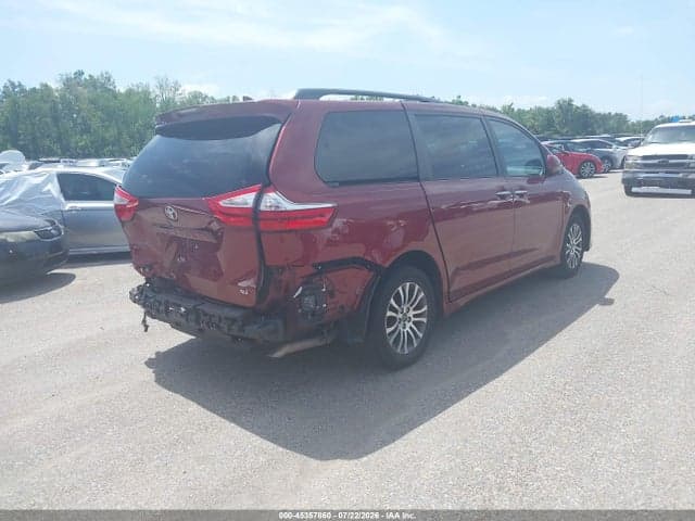 2018 TOYOTA SIENNA XLE 8 PASSENGER 4
