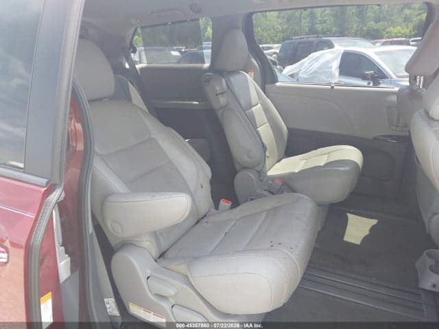 2018 TOYOTA SIENNA XLE 8 PASSENGER 8