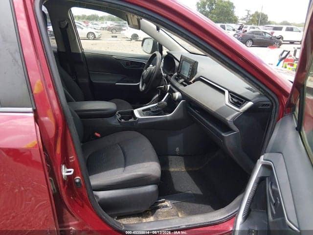 2020 TOYOTA RAV4 LE 5