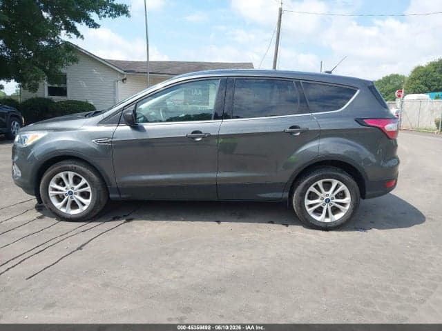 2017 FORD ESCAPE SE 18