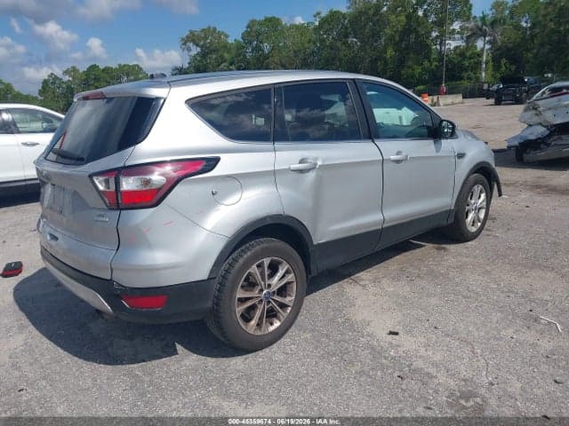 2017 FORD ESCAPE SE 4