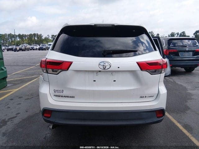 2019 TOYOTA HIGHLANDER XLE 17