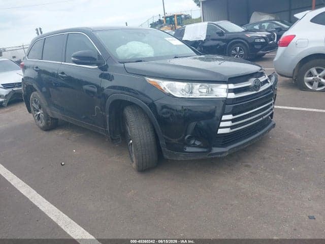 2017 TOYOTA HIGHLANDER LE 1