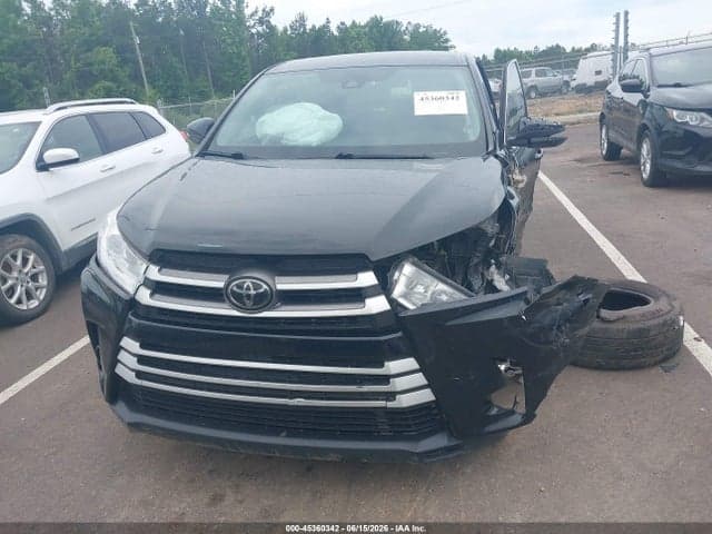 2017 TOYOTA HIGHLANDER LE 11