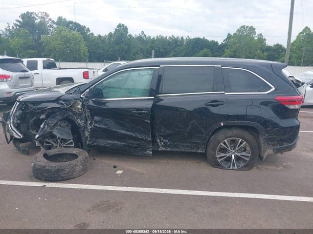 2017 TOYOTA HIGHLANDER LE 13