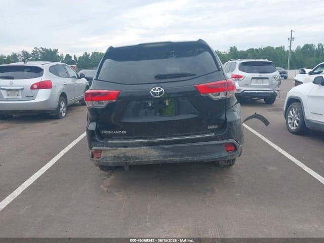 2017 TOYOTA HIGHLANDER LE 15