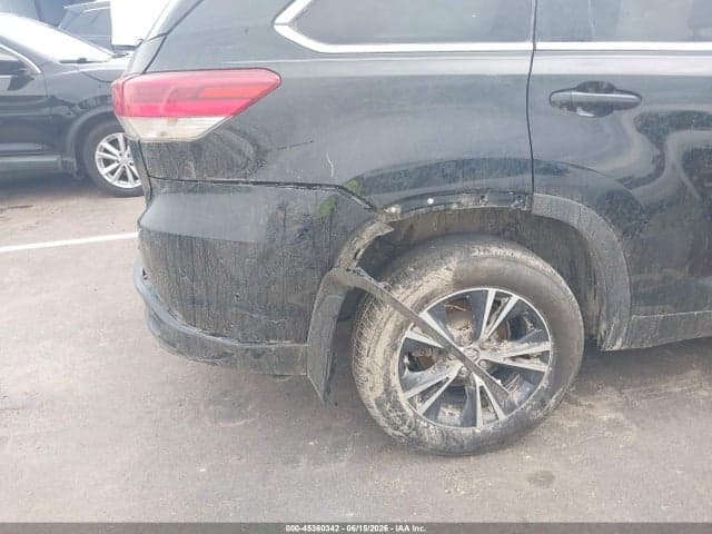 2017 TOYOTA HIGHLANDER LE 17