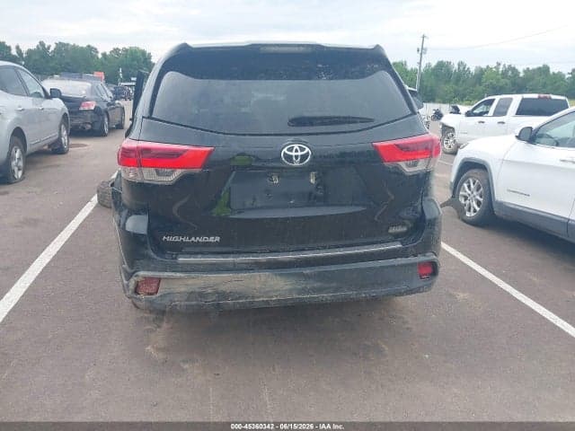 2017 TOYOTA HIGHLANDER LE 18