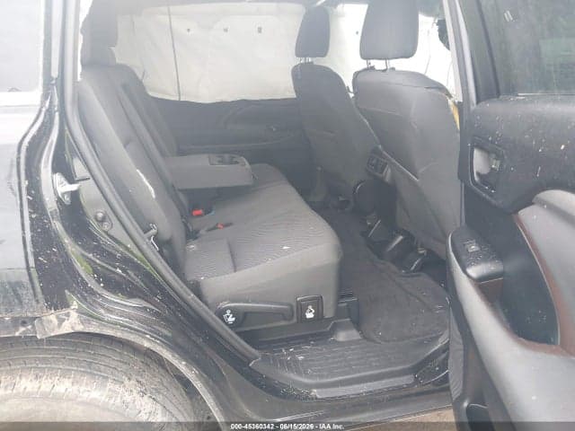 2017 TOYOTA HIGHLANDER LE 8