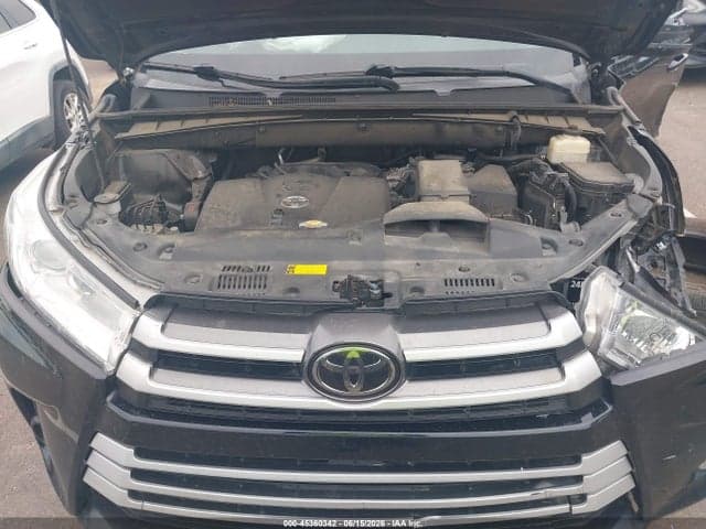 2017 TOYOTA HIGHLANDER LE 10