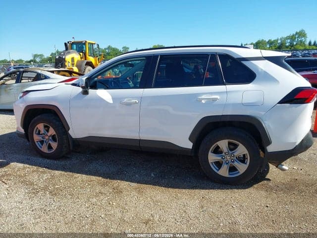 2024 TOYOTA RAV4 XLE 14